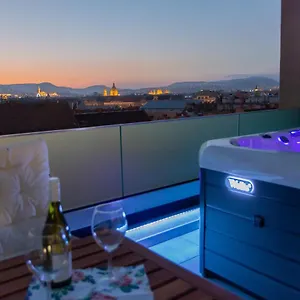 Centropolitan Penthouse #jacuzzi #freeparking Apartment